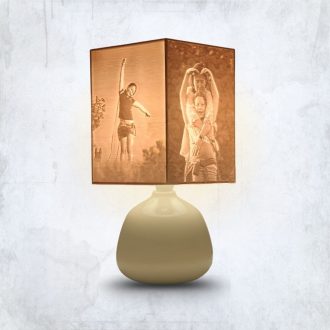   Személyre Szabott Fényképes 3D Lámpa - Egyedi Éjjeli Fény Saját Fotóval - Bézs Hasáb nagy - Ellie