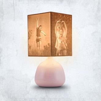   Személyre Szabott Fényképes 3D Lámpa - Egyedi Éjjeli Fény Saját Fotóval - Pink Hasáb nagy - Ellie