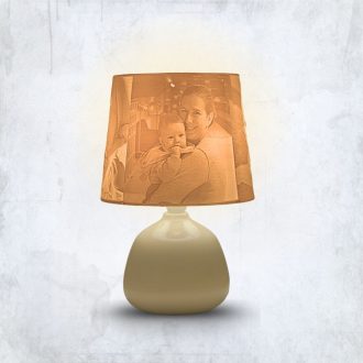   Személyre Szabott Fényképes 3D Lámpa - Egyedi Éjjeli Fény Saját Fotóval - Bézs Vintage - Ellie